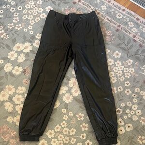 Elegant Black Women's Cropped Pants